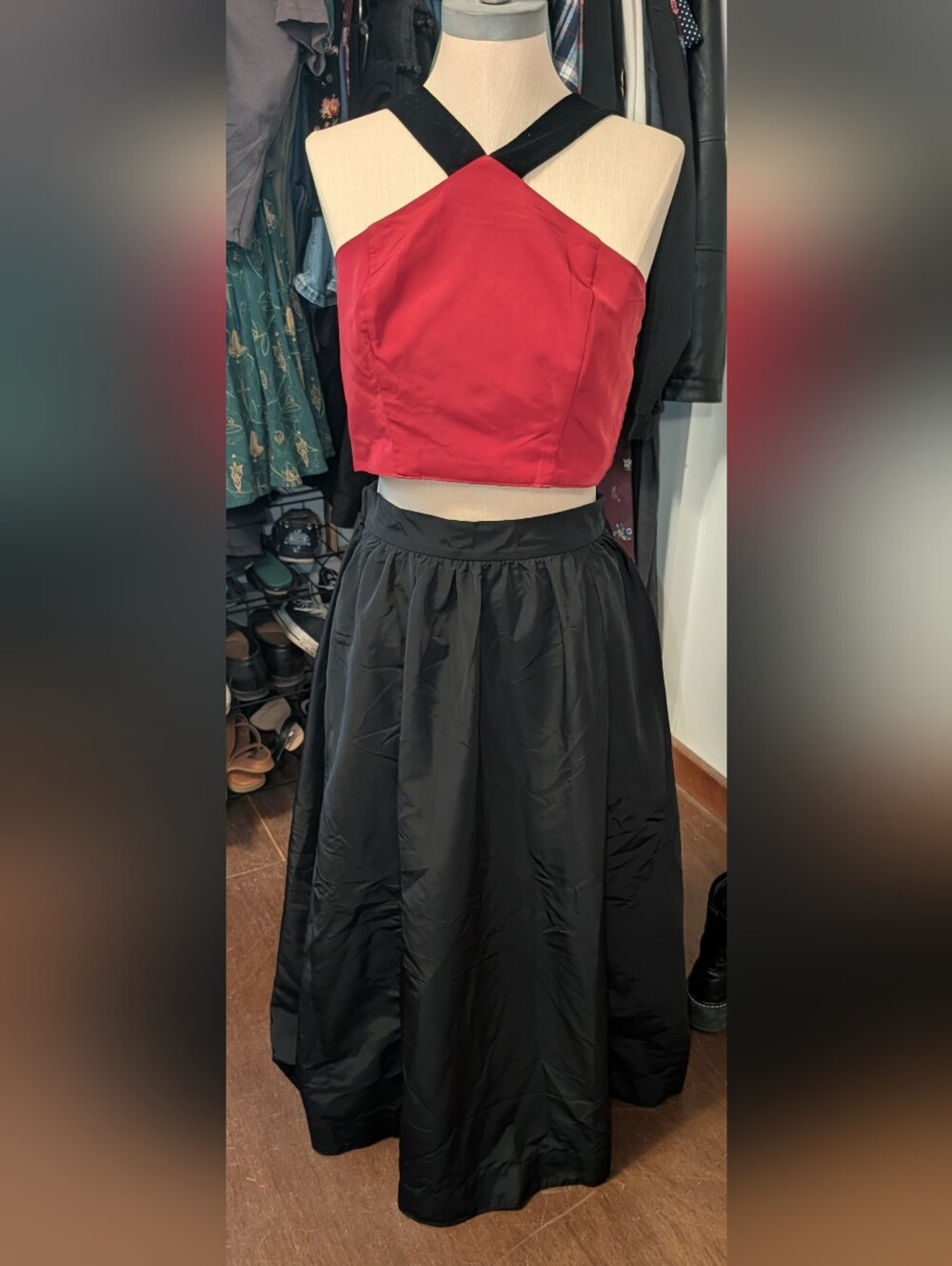 Old Navy Women's Red and Black A-Line Full Skirt and Cropped Halter - Size M